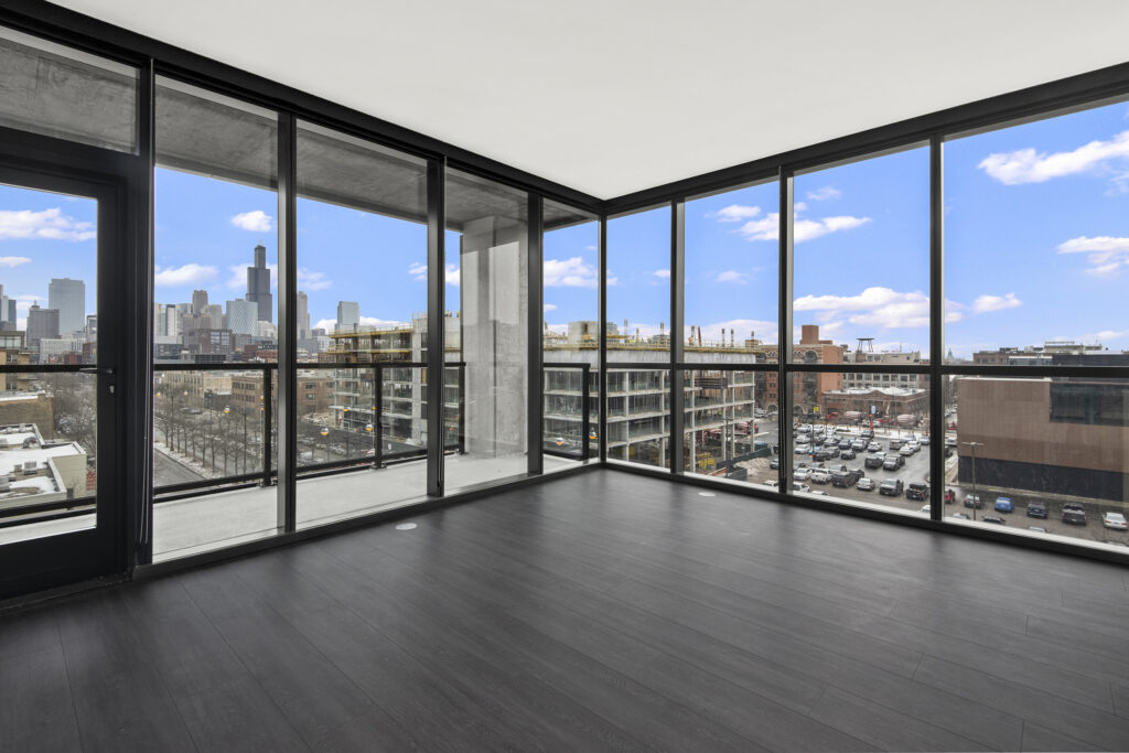Chicago apartment with city-views and floor-to-ceiling windows